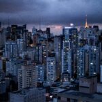 Regularização vs. Conformidade: Por que a Engenharia de Risco é o novo padrão do Mercado Imobiliário?